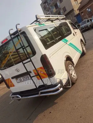 Toyota HiAce 2011 White