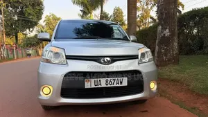 Toyota Sienta 2012 Silver