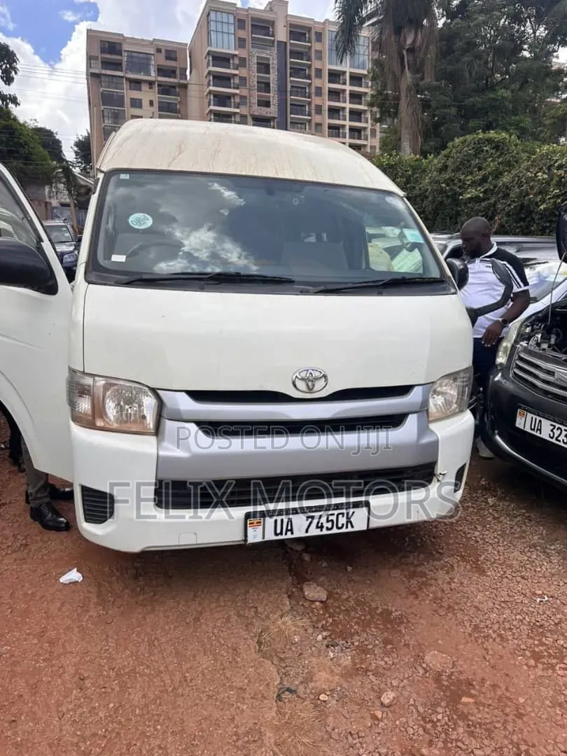 Toyota Quantum 2017 White
