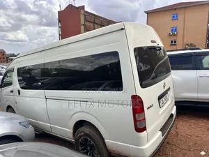 Toyota Quantum 2017 White