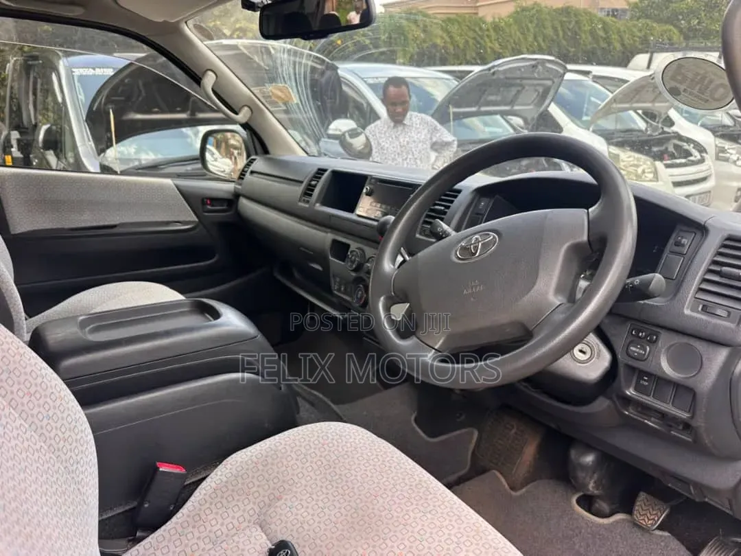 Toyota Quantum 2017 White