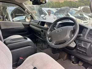Toyota Quantum 2017 White
