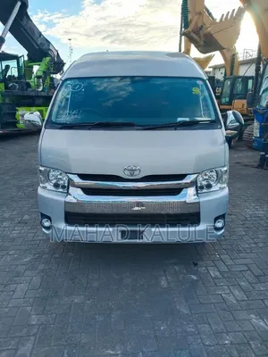 Toyota HiAce 2013 Silver