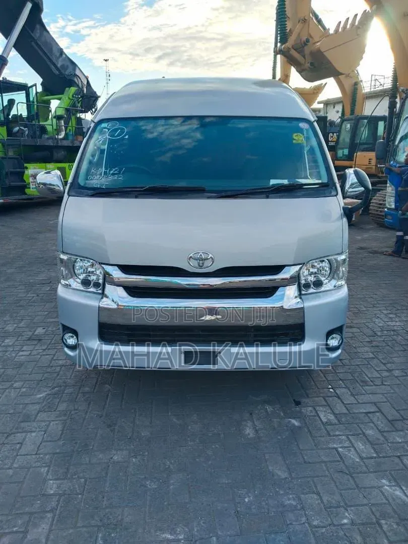 Toyota HiAce 2013 Silver