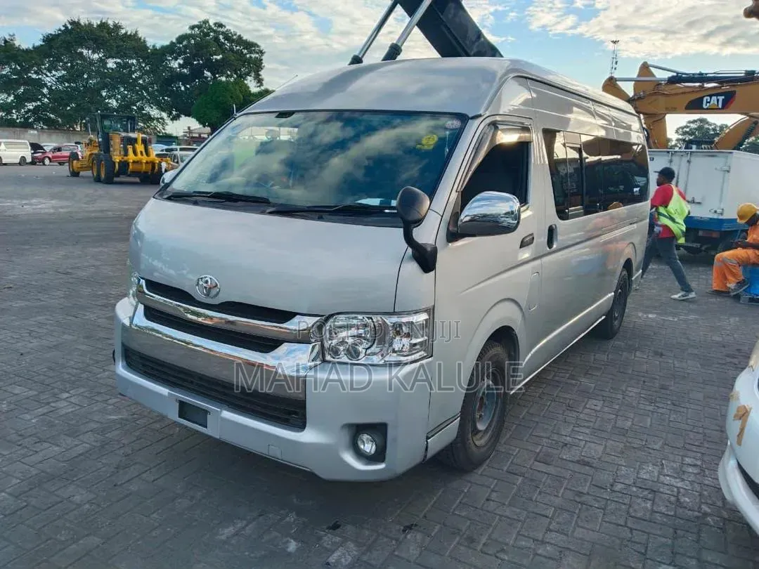 Toyota HiAce 2013 Silver