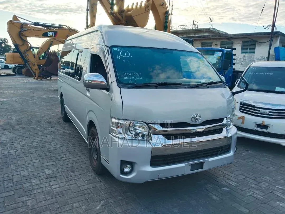 Toyota HiAce 2013 Silver