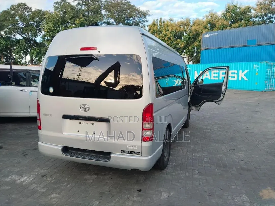 Toyota HiAce 2013 Silver