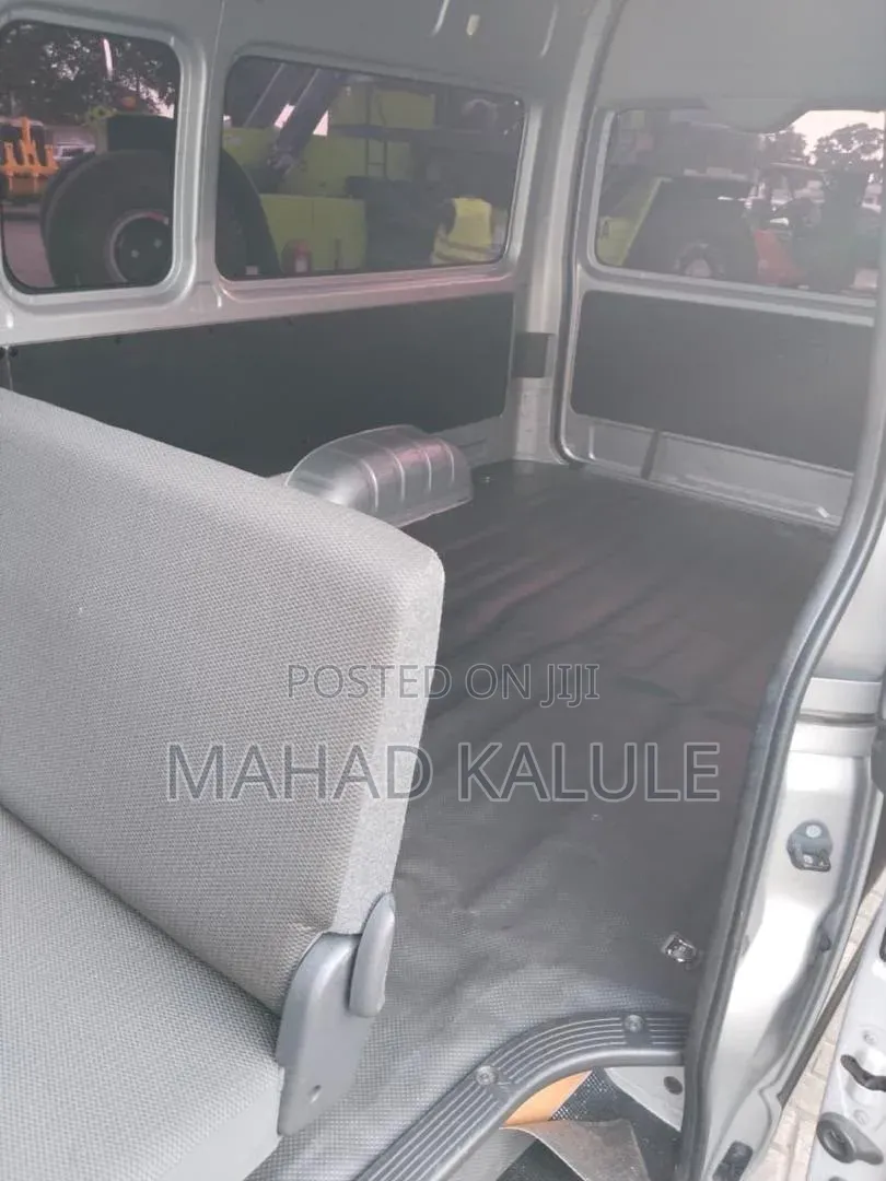 Toyota HiAce 2013 Silver