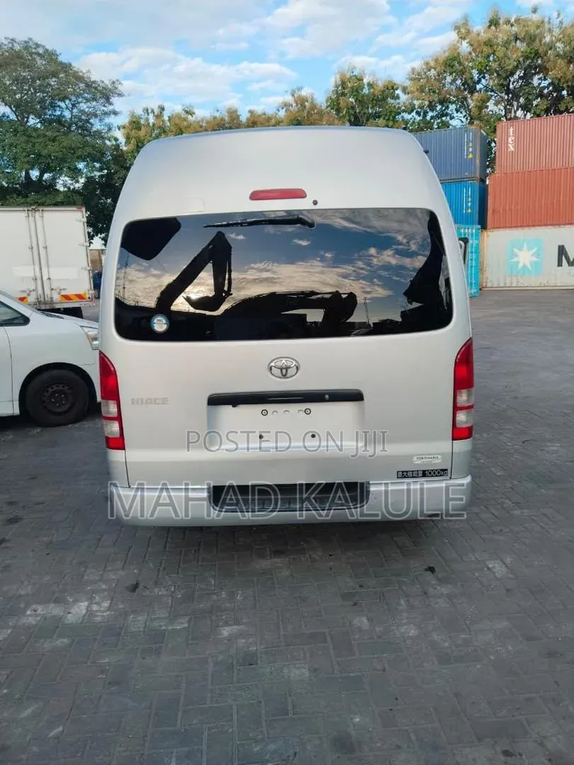 Toyota HiAce 2013 Silver
