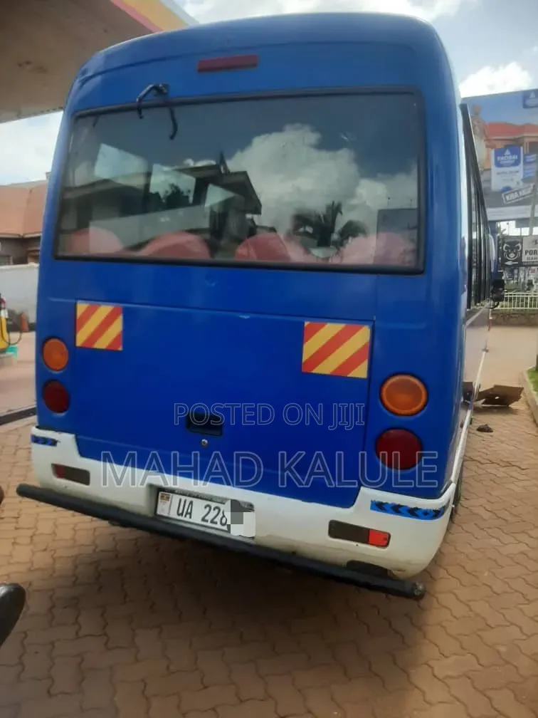 Mitsubishi Fuso Rosa 2010 Blue