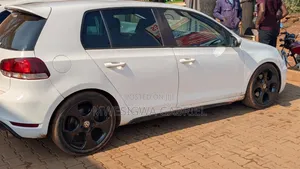 Volkswagen Golf GTI 2010 White