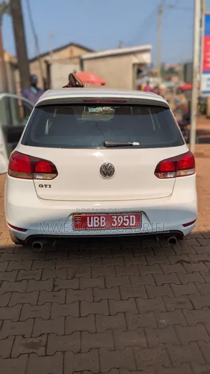 Volkswagen Golf GTI 2010 White