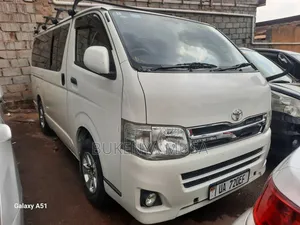 Toyota HiAce 2014 White