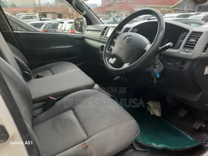 Toyota HiAce 2014 White