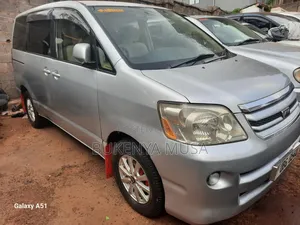 Toyota Noah 2007 Silver