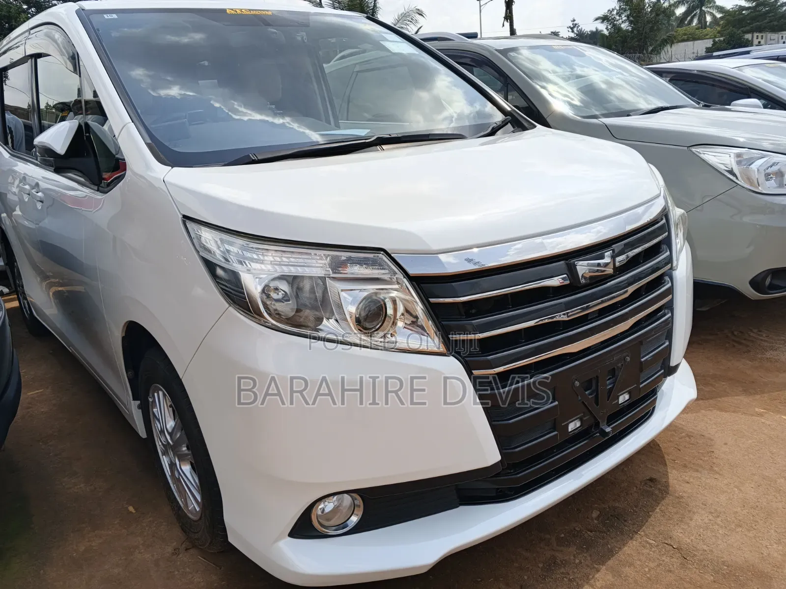 Toyota Noah 2017 White