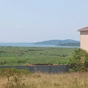 Lake Plot in Well Fence Quick Sale Just After Munyonyo Be4 Kazi Beach
