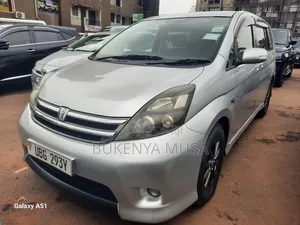Toyota ISIS 2009 Silver