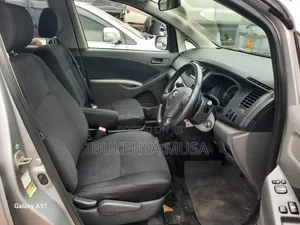 Toyota ISIS 2009 Silver