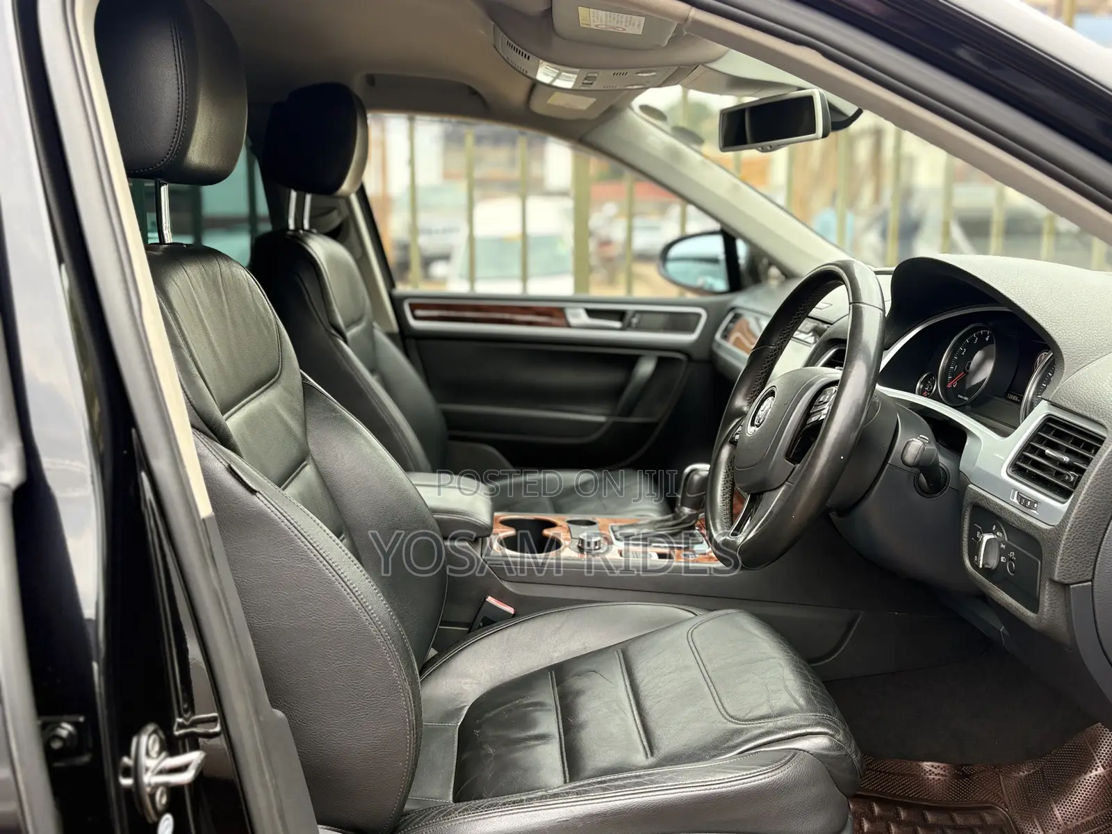 Volkswagen Touareg 2012 Black