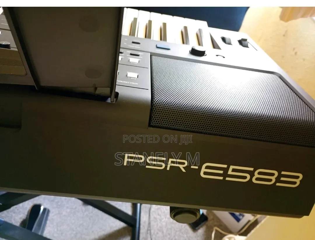 Yamaha PSR E583