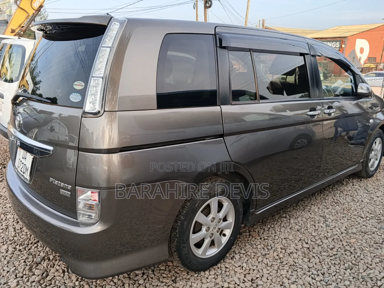 Toyota ISIS 2011 Gray