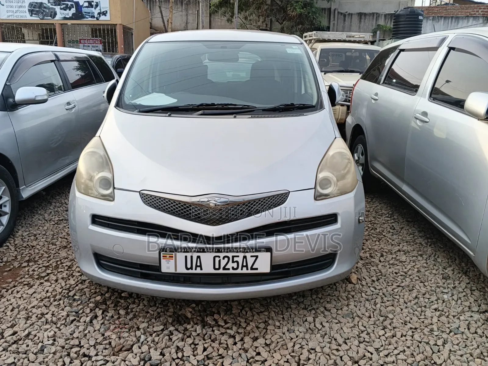 Toyota Ractis 2010 Silver