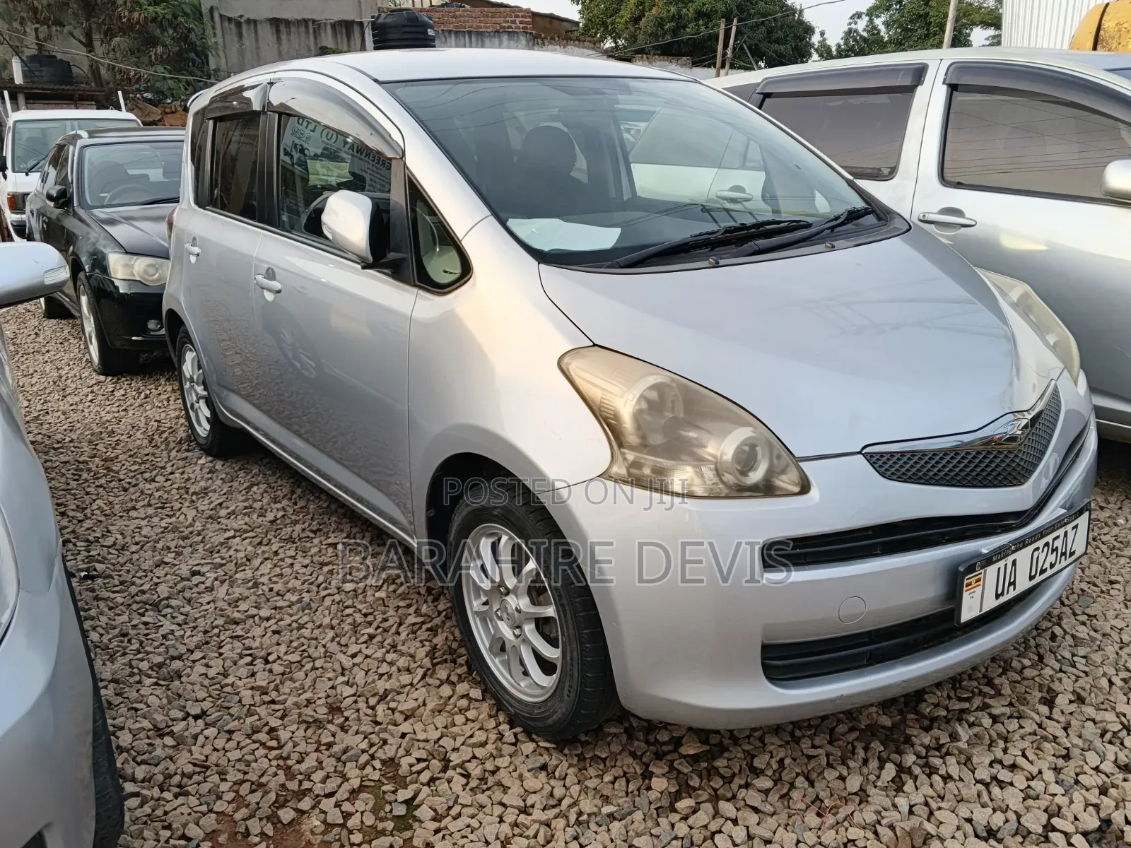Toyota Ractis 2010 Silver