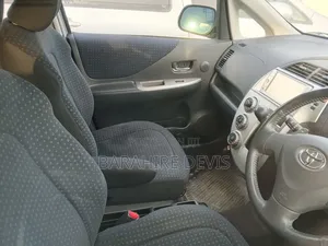 Toyota Ractis 2010 Silver
