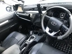 Toyota Hilux 2018 White