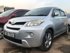 Toyota IST 2010 Silver