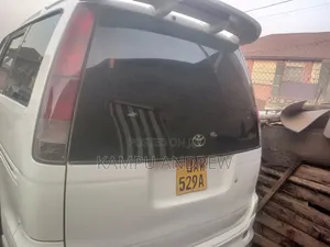 Toyota TownAce Noah 1999 White
