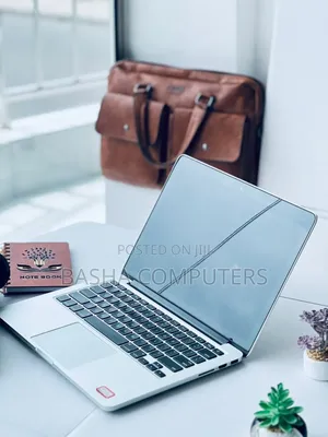 New Laptop Apple MacBook 2015 8GB Intel Core i5 SSD 256GB