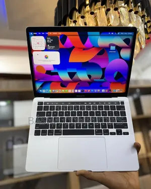 New Laptop Apple MacBook Pro 2017 8GB Intel Core i5 SSD 256GB