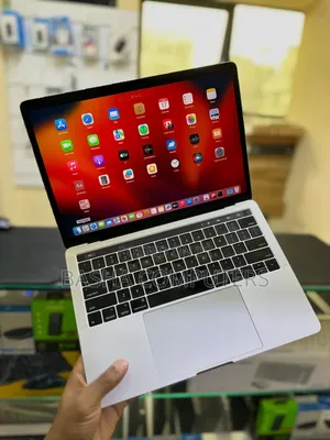 New Laptop Apple MacBook Pro 2017 8GB Intel Core i5 SSD 512GB