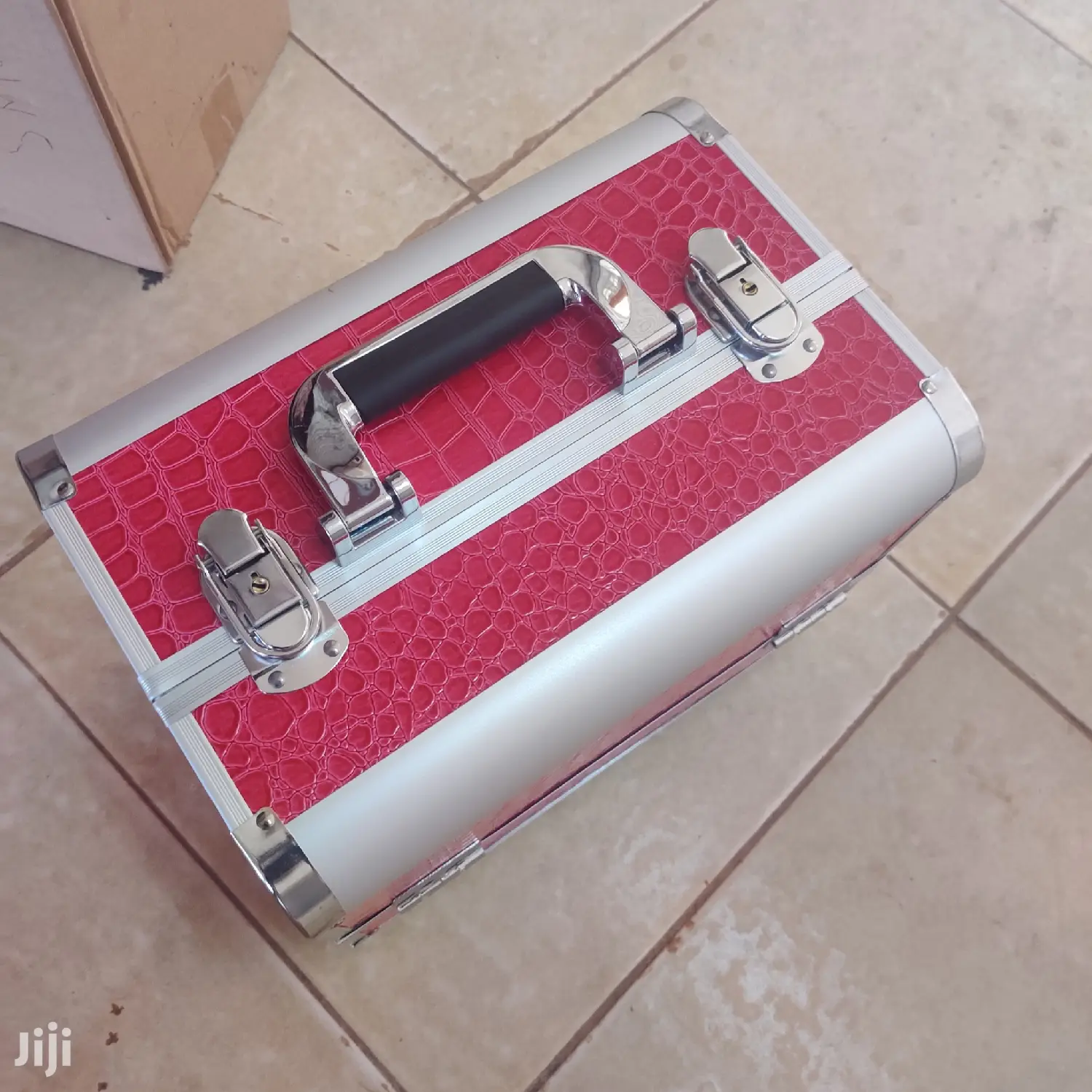 Portable Lockable Makeup Train Case Makeup Box for Jewelry