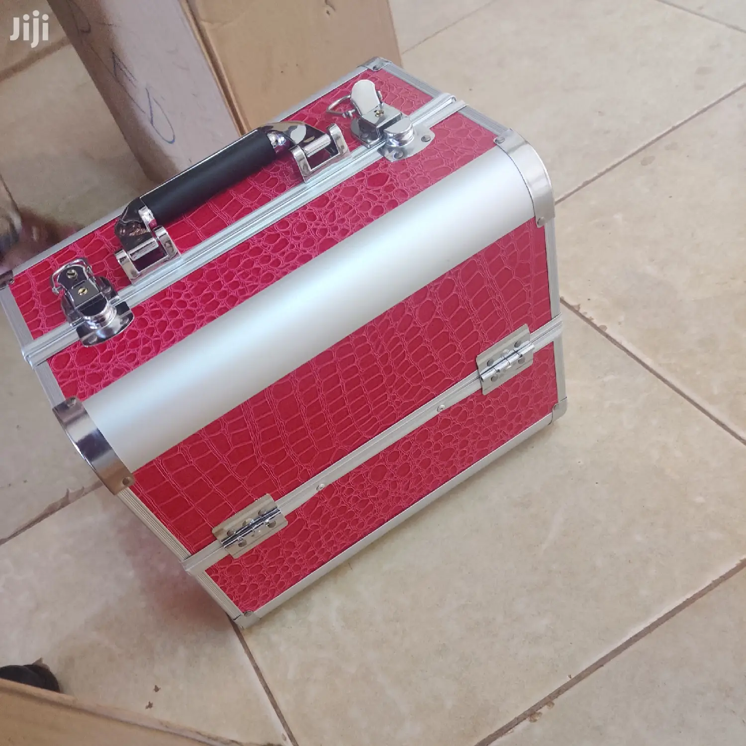 Portable Lockable Makeup Train Case Makeup Box for Jewelry