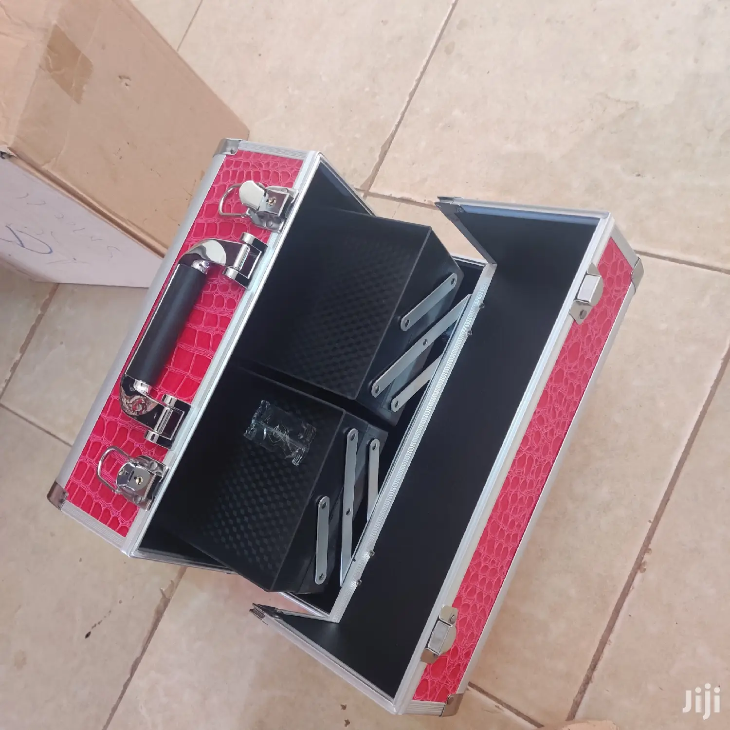 Portable Lockable Makeup Train Case Makeup Box for Jewelry