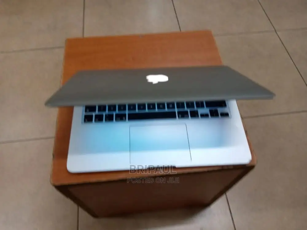 Laptop Apple MacBook Pro 2015 8GB Intel Core I5 SSD 256GB
