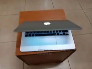 Laptop Apple MacBook Pro 2015 8GB Intel Core I5 SSD 256GB