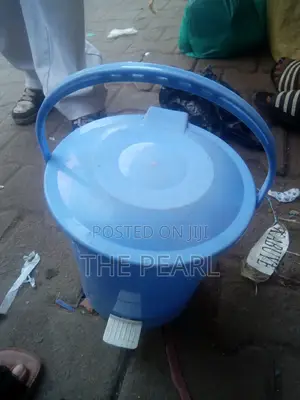 Plastic Pedal Dustbin
