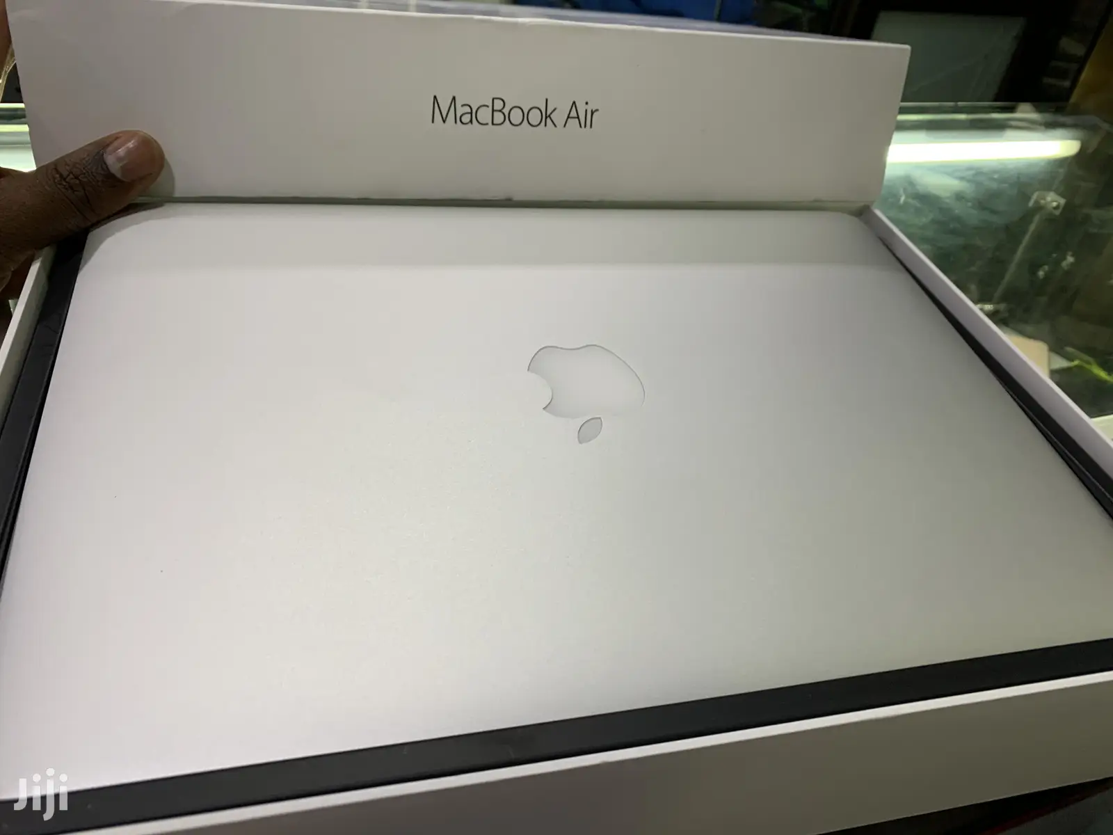 New Laptop Apple MacBook Air 8GB Intel Core i5 SSD 128GB