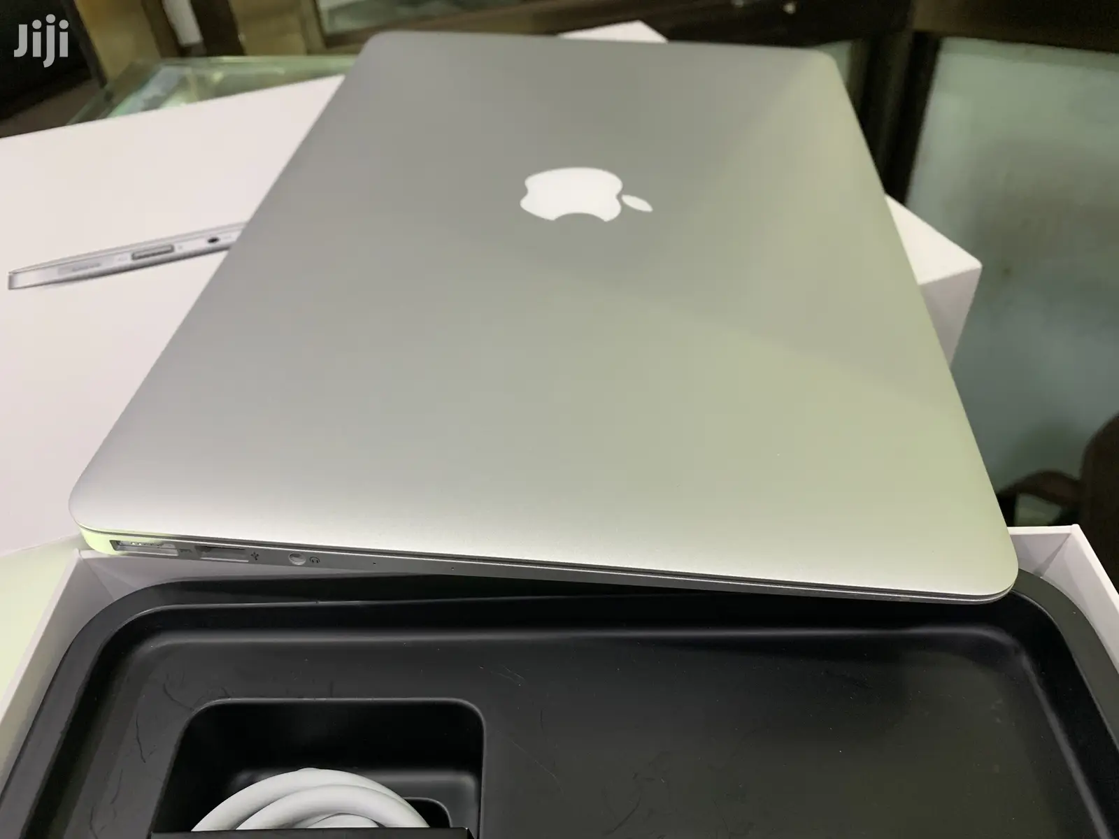New Laptop Apple MacBook Air 8GB Intel Core i5 SSD 128GB