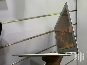 Laptop Apple MacBook Air 8GB Intel Core i5 SSD 128GB
