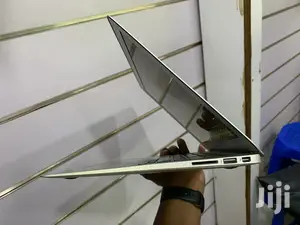 Laptop Apple MacBook Air 4GB Intel Core i5 SSD 500GB