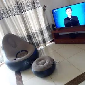 Inflatable Resting Lounge Sofa With Its Footrest and Pump