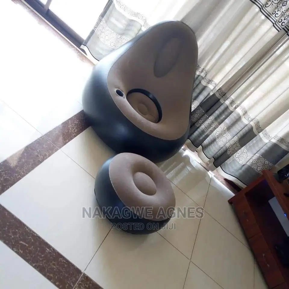 Inflatable Resting Lounge Sofa With Its Footrest and Pump