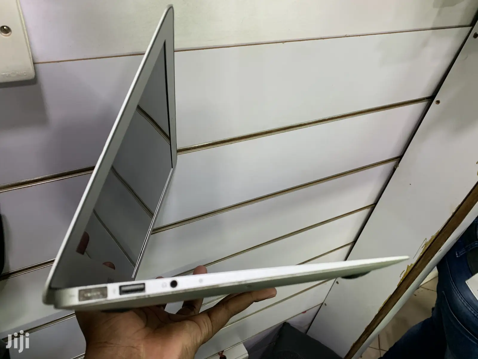 Laptop Apple MacBook Air 2GB Intel Core i5 SSD 60GB