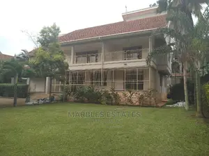 8 Bedrooms House for Rent in Bugolobi With a Pool