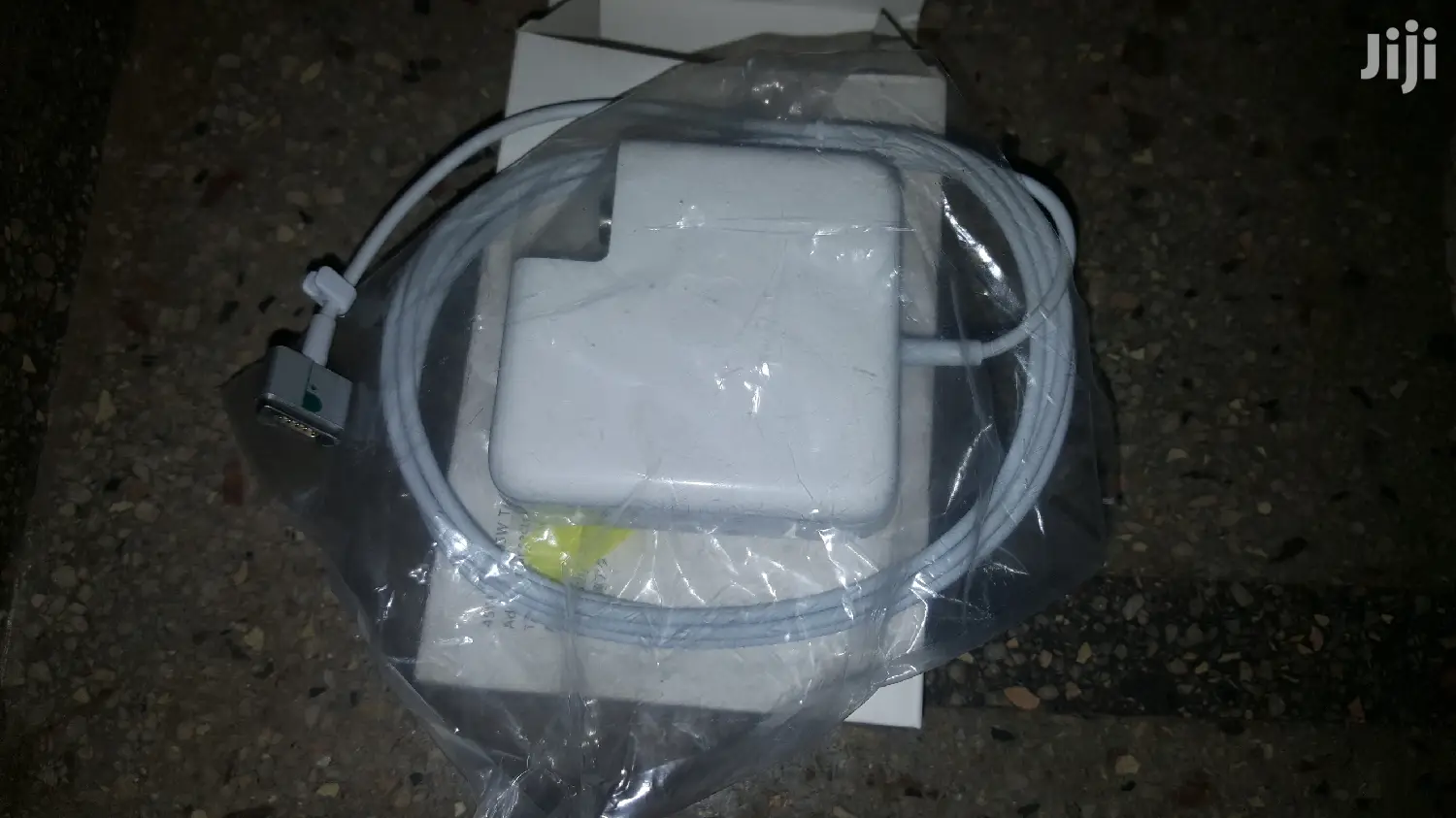 Mac Book Laptop Power Adapter- 60 Watts - T Lip